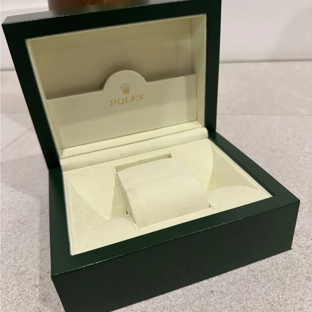 Rolex Explorer II Green and Gold Watch Box Set with Links - Picture 4 of 8